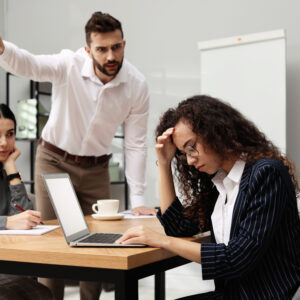 Compliance breve: Prevenzione anti-molestie e promozione di un clima di rispetto